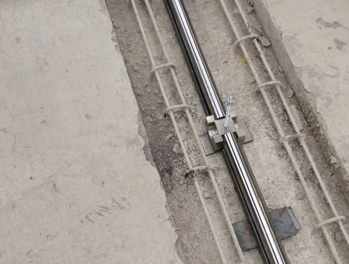 Detalle de la obra de reforma de linea de producción de escaleras mecánicas en la fábrica de Thyssenkrupp Norte