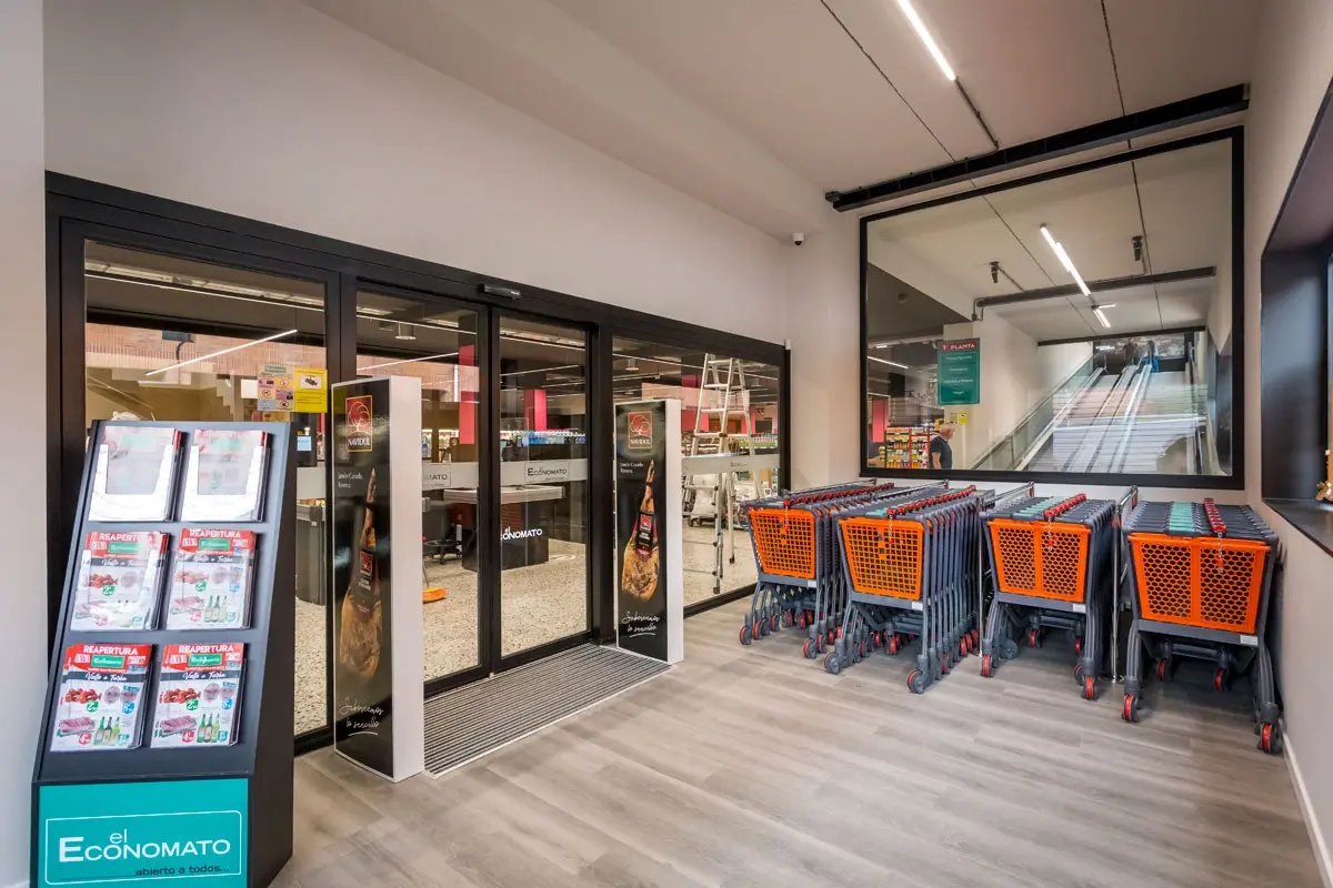 Ampliación de supermercado en Turón. Entrada
