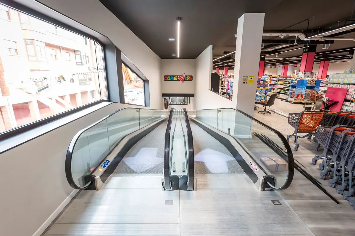 Ampliación de supermercado en Turón. Rampas mecánicas