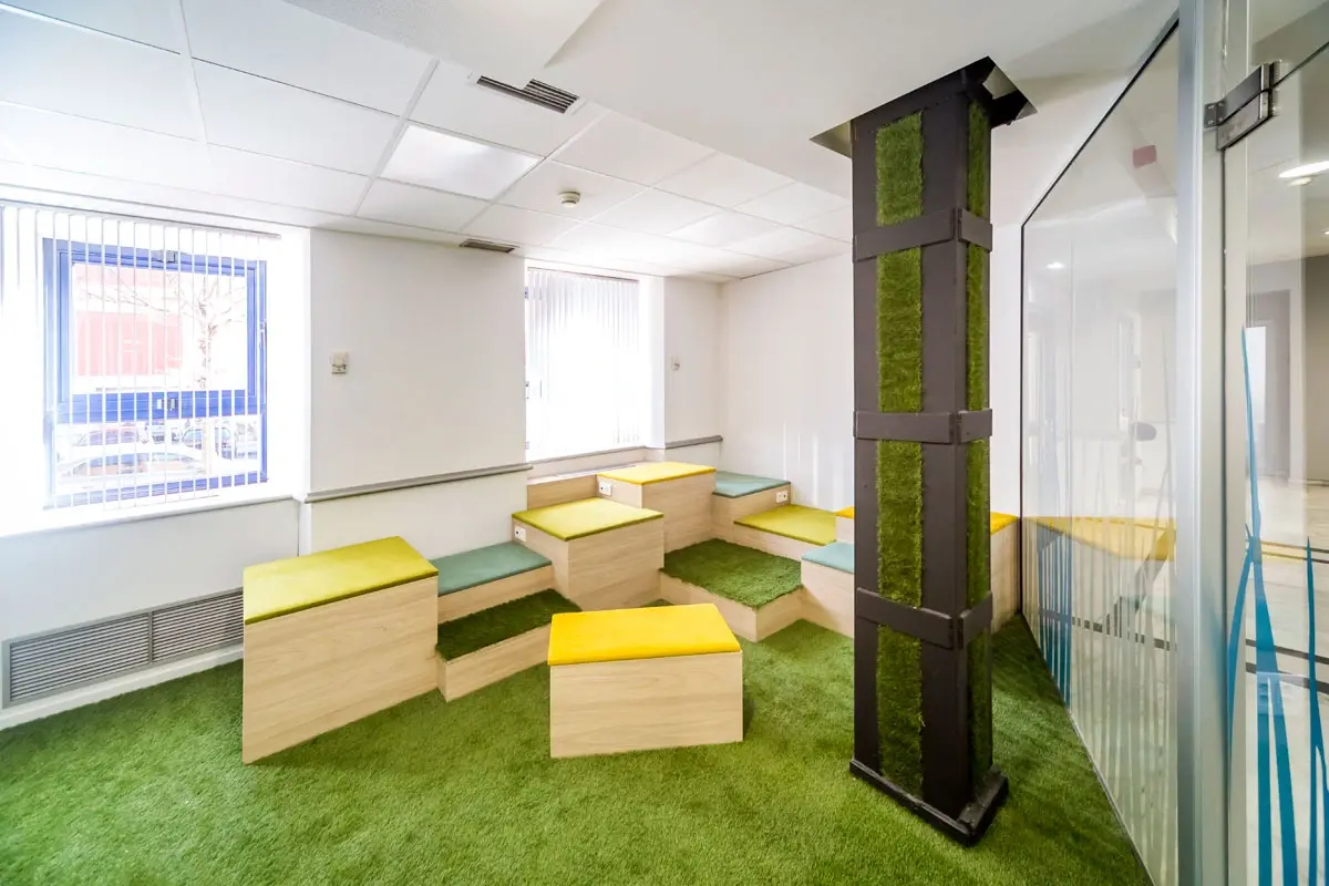Reforma integral de edificio de oficinas para Capgemeni. Sala de descanso